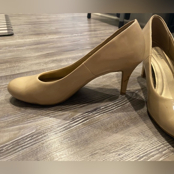 ✨MOVING SALE✨ Comfort plus by Predictions Heels Size 7 1/2W - Picture 6 of 7